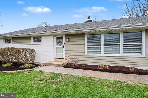 $399,000 | 247 Froelich Avenue, Mountville, PA 17554