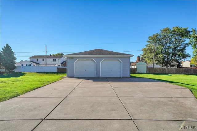 $2,150 | 93 Jessica Lane, Unit 1, Cheektowaga, NY 14043