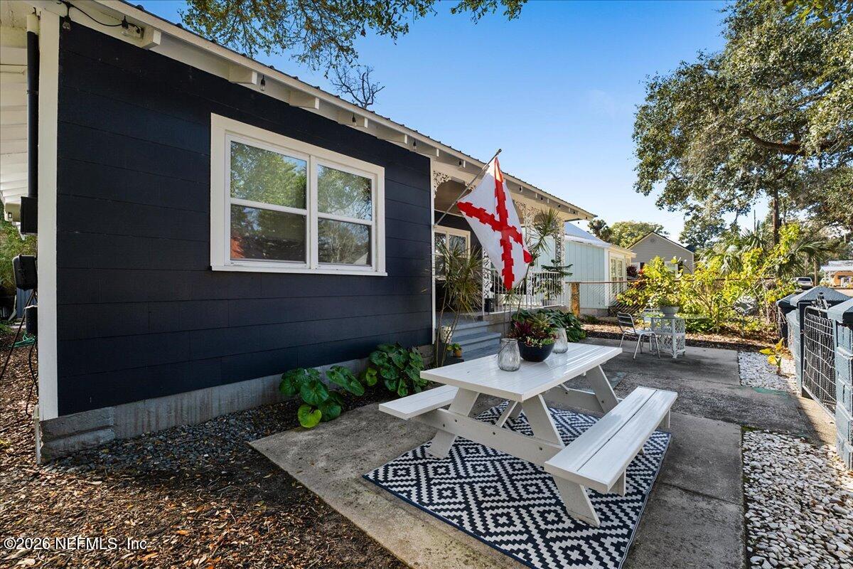 71 Kings Ferry Way St. Augustine, FL 32084 - Photo 3 of 33 a view of a tables and chairs in patio