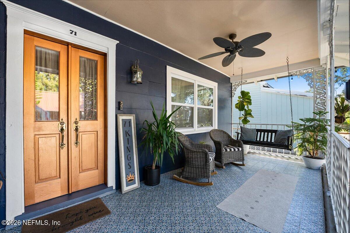 71 Kings Ferry Way St. Augustine, FL 32084 - Photo 4 of 33 a view of a livingroom with furniture and a window