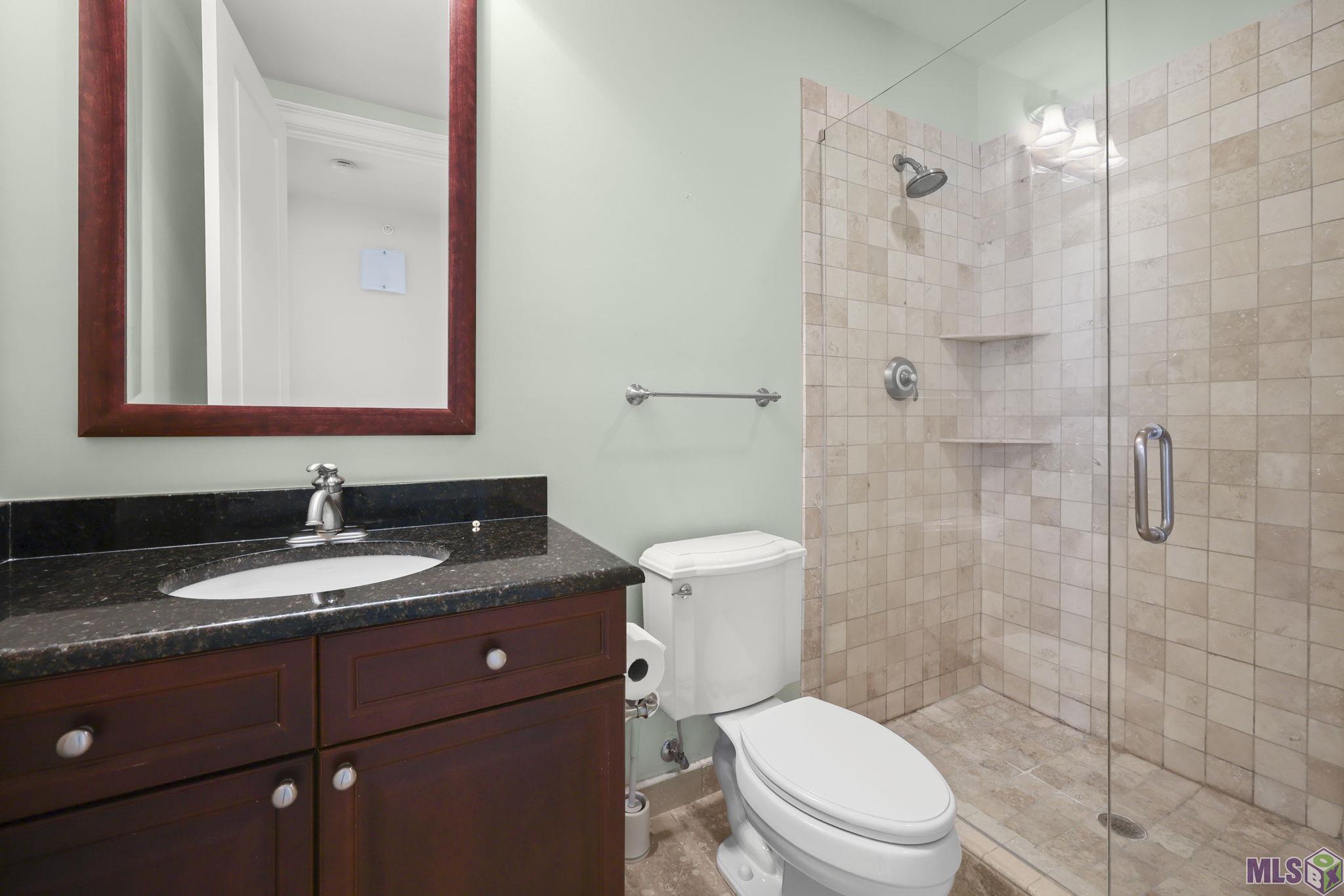 998 Stanford Avenue, Unit 203 Baton Rouge, LA 70808 - Photo 17 of 20 Guest Bathroom #2