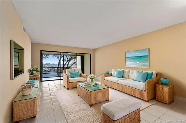 $359,000 | 1600 Northeast Dixie Highway, Unit 6202, Jensen Beach, FL 34957