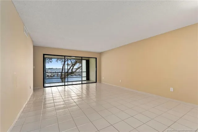 $359,000 | 1600 Northeast Dixie Highway, Unit 6202, Jensen Beach, FL 34957