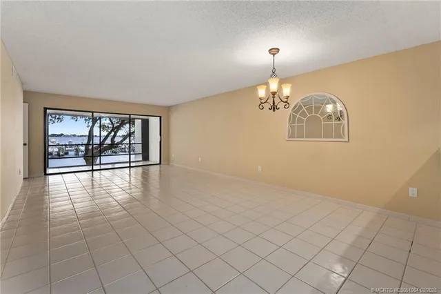 $359,000 | 1600 Northeast Dixie Highway, Unit 6202, Jensen Beach, FL 34957