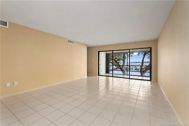 $359,000 | 1600 Northeast Dixie Highway, Unit 6202, Jensen Beach, FL 34957