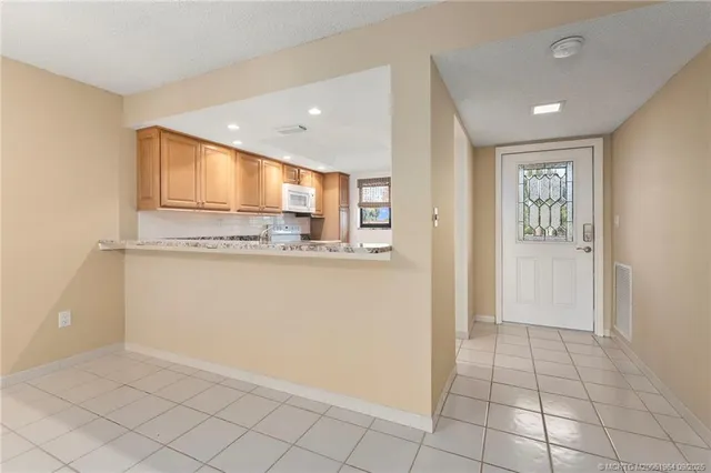$359,000 | 1600 Northeast Dixie Highway, Unit 6202, Jensen Beach, FL 34957