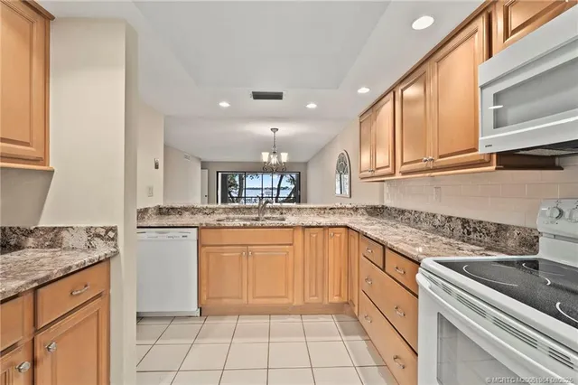 $359,000 | 1600 Northeast Dixie Highway, Unit 6202, Jensen Beach, FL 34957