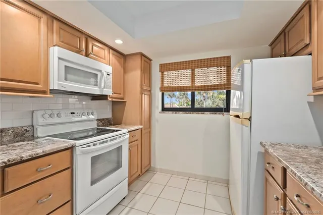 $359,000 | 1600 Northeast Dixie Highway, Unit 6202, Jensen Beach, FL 34957