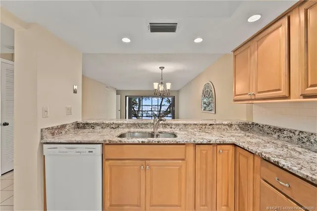 $359,000 | 1600 Northeast Dixie Highway, Unit 6202, Jensen Beach, FL 34957