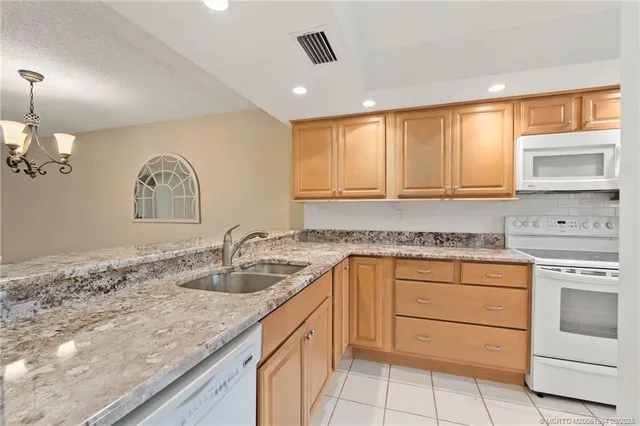 $359,000 | 1600 Northeast Dixie Highway, Unit 6202, Jensen Beach, FL 34957