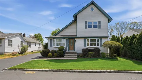 $849,000 | 14 McCord Place, Bethpage, NY 11714