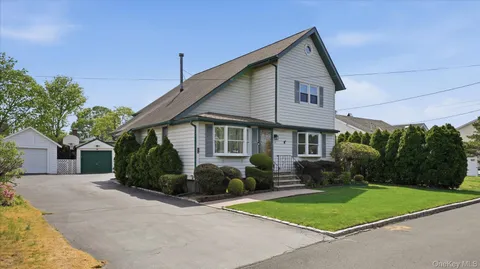 $849,000 | 14 McCord Place, Bethpage, NY 11714