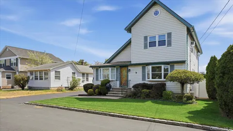 $849,000 | 14 McCord Place, Bethpage, NY 11714