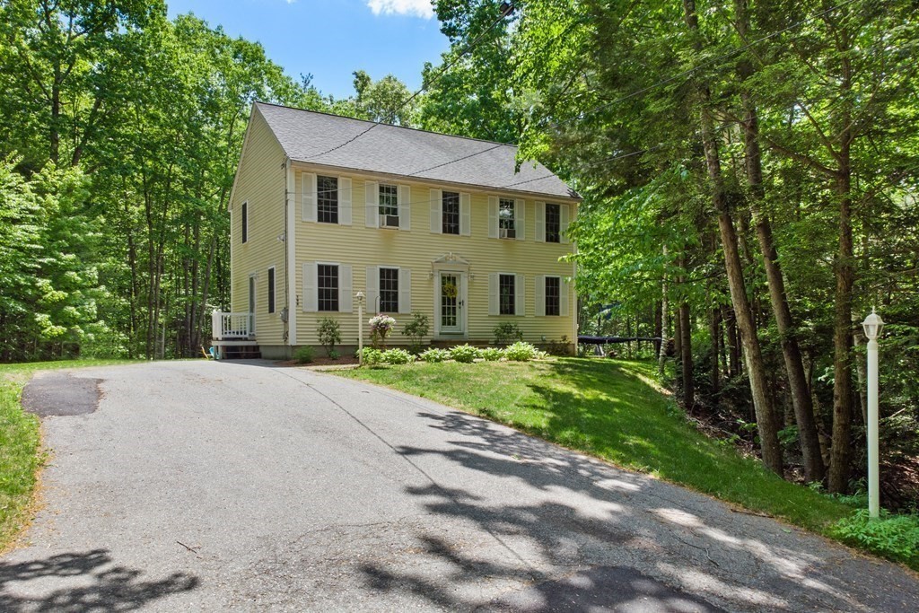 196 Warren Road Townsend, MA 01469 - Photo 3 of 34