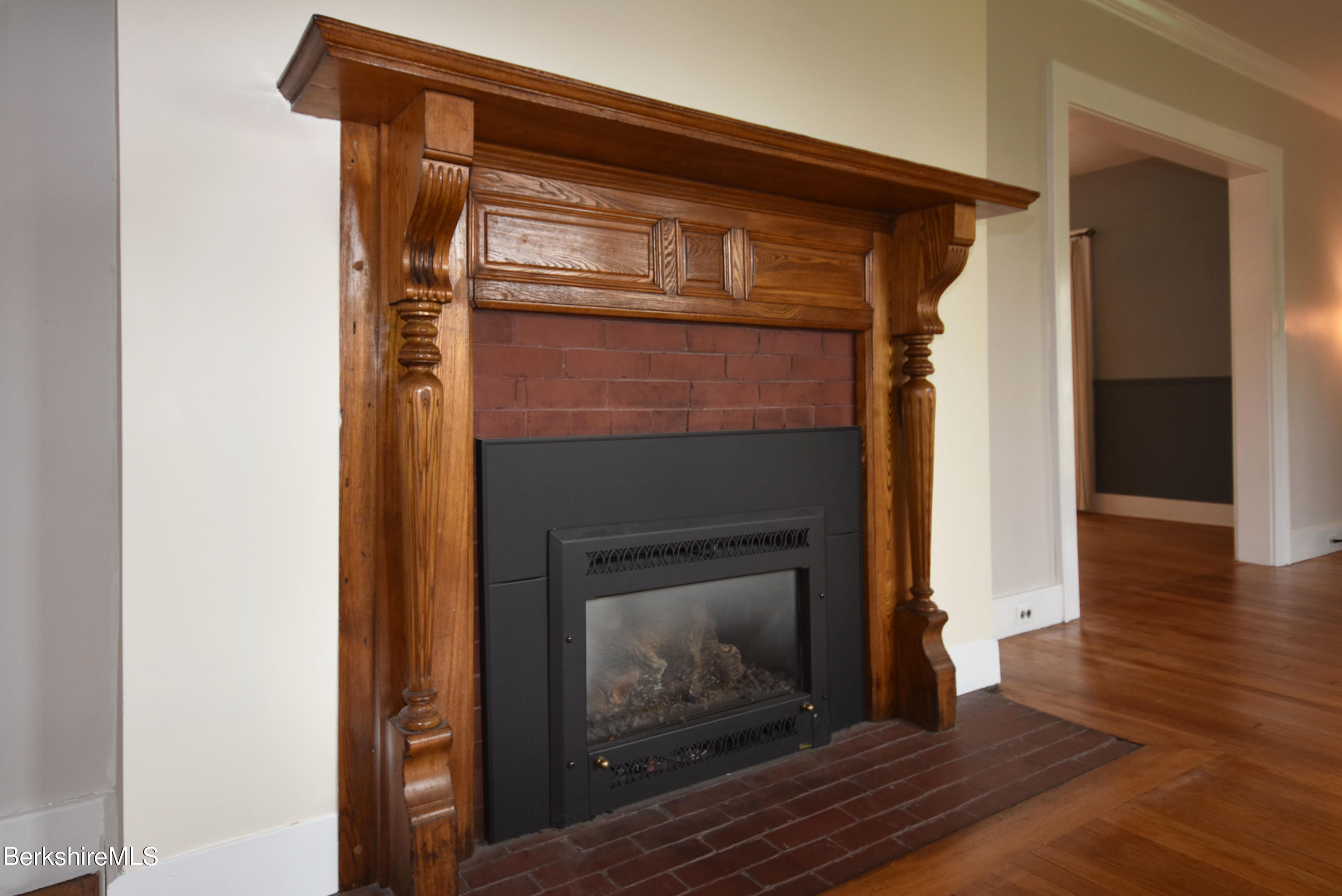 125 Northumberland Road Pittsfield, MA 01201 - Photo 11 of 42 Living Room
