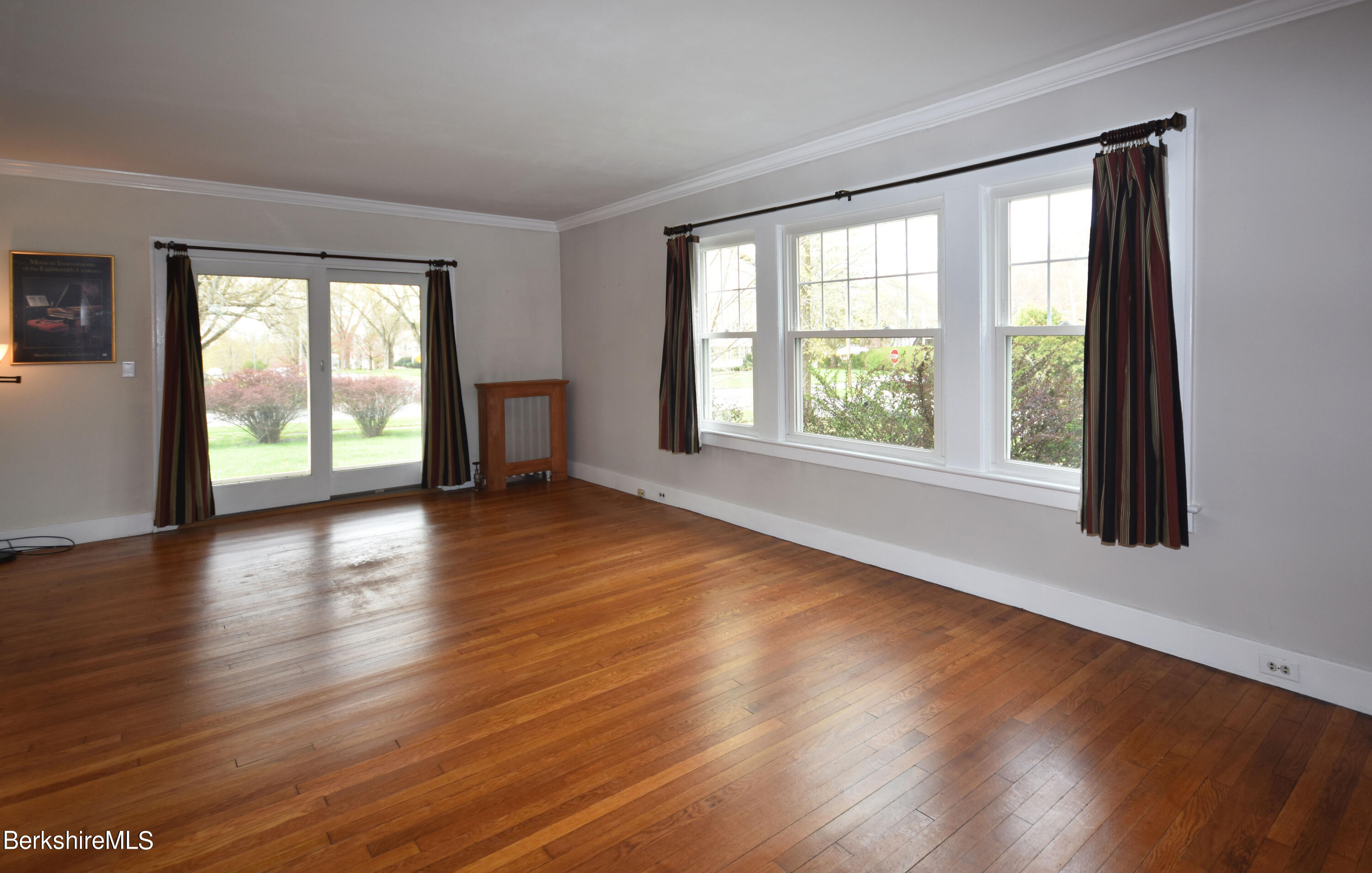 125 Northumberland Road Pittsfield, MA 01201 - Photo 8 of 42 Living Room