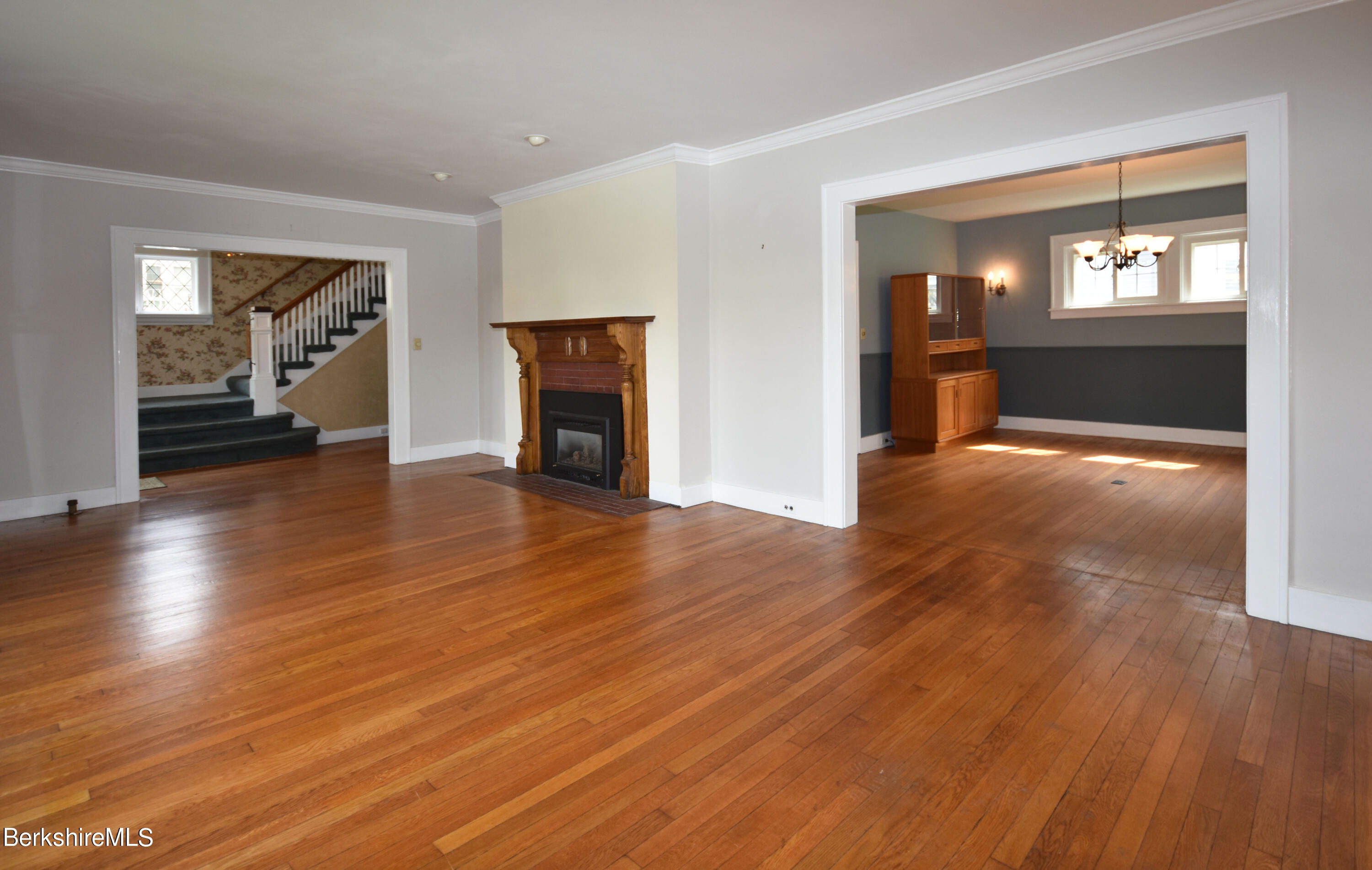 125 Northumberland Road Pittsfield, MA 01201 - Photo 9 of 42 Living Room