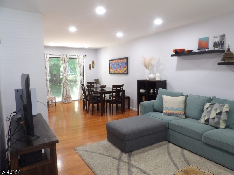 605 Timber Oaks Road Edison, NJ 08820 - Photo 8 of 25