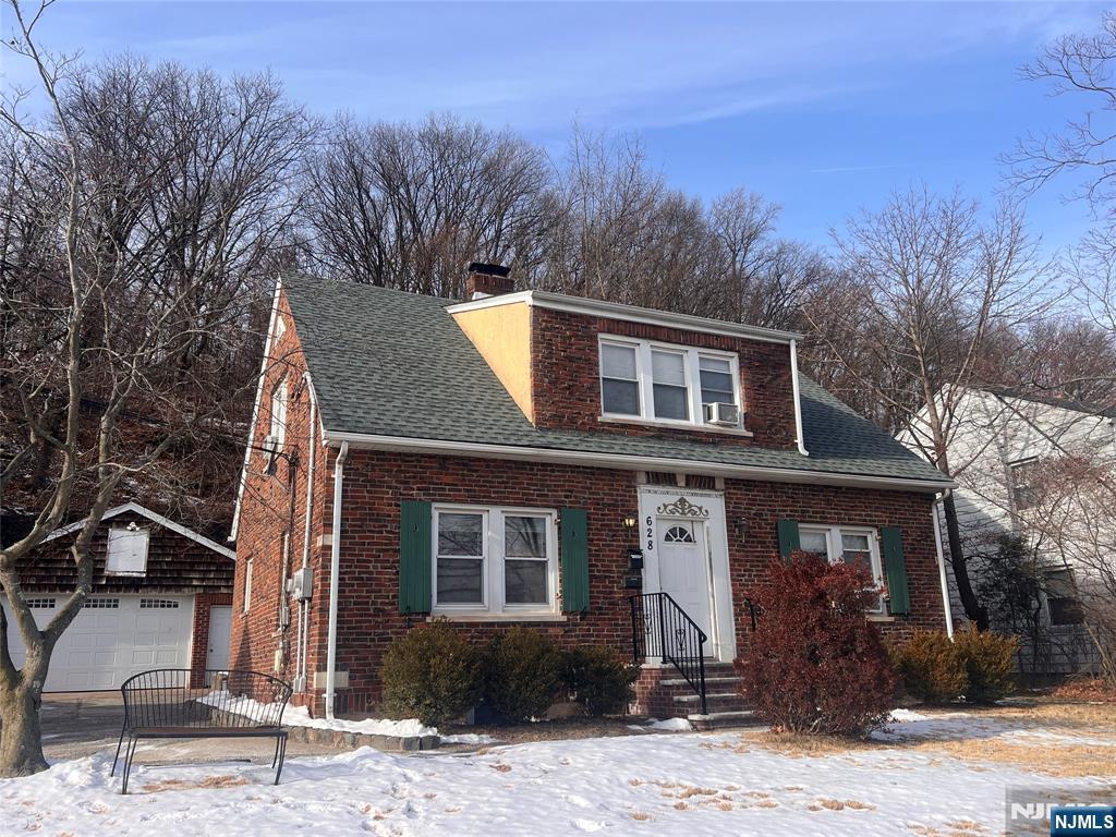 628 Valley Road Clifton, NJ 07013 - Photo 1 of 6 a front view of a house