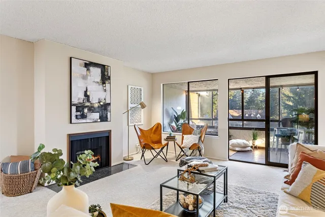 $299,000 | 11025 Glen Acres Drive South, Unit D, Seattle, WA 98168