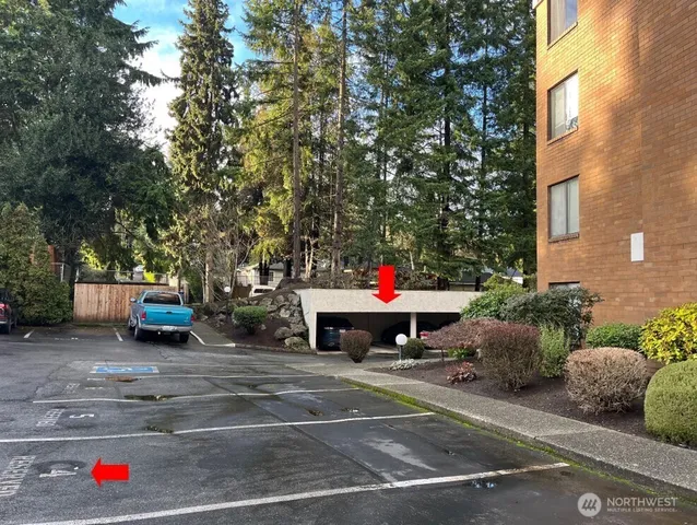 $299,000 | 11025 Glen Acres Drive South, Unit D, Seattle, WA 98168