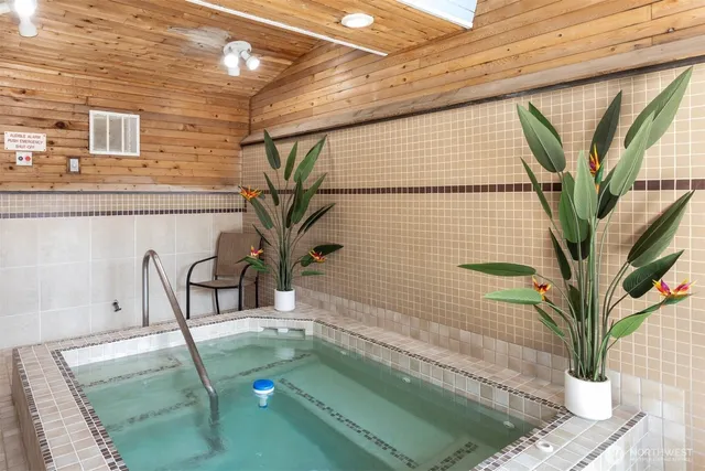 $299,000 | 11025 Glen Acres Drive South, Unit D, Seattle, WA 98168