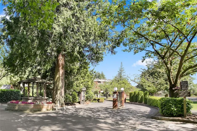 $299,000 | 11025 Glen Acres Drive South, Unit D, Seattle, WA 98168