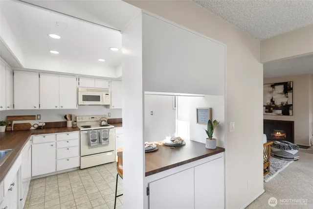 $299,000 | 11025 Glen Acres Drive South, Unit D, Seattle, WA 98168