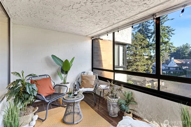 $299,000 | 11025 Glen Acres Drive South, Unit D, Seattle, WA 98168