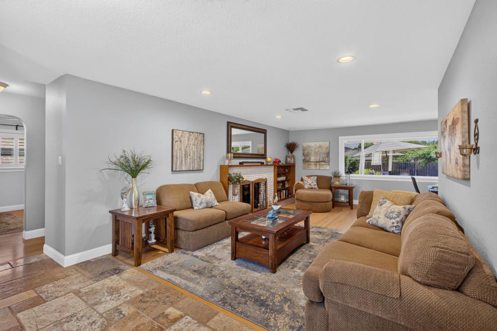 3812 Dell Road Carmichael, CA 95608 - Photo 5 of 64