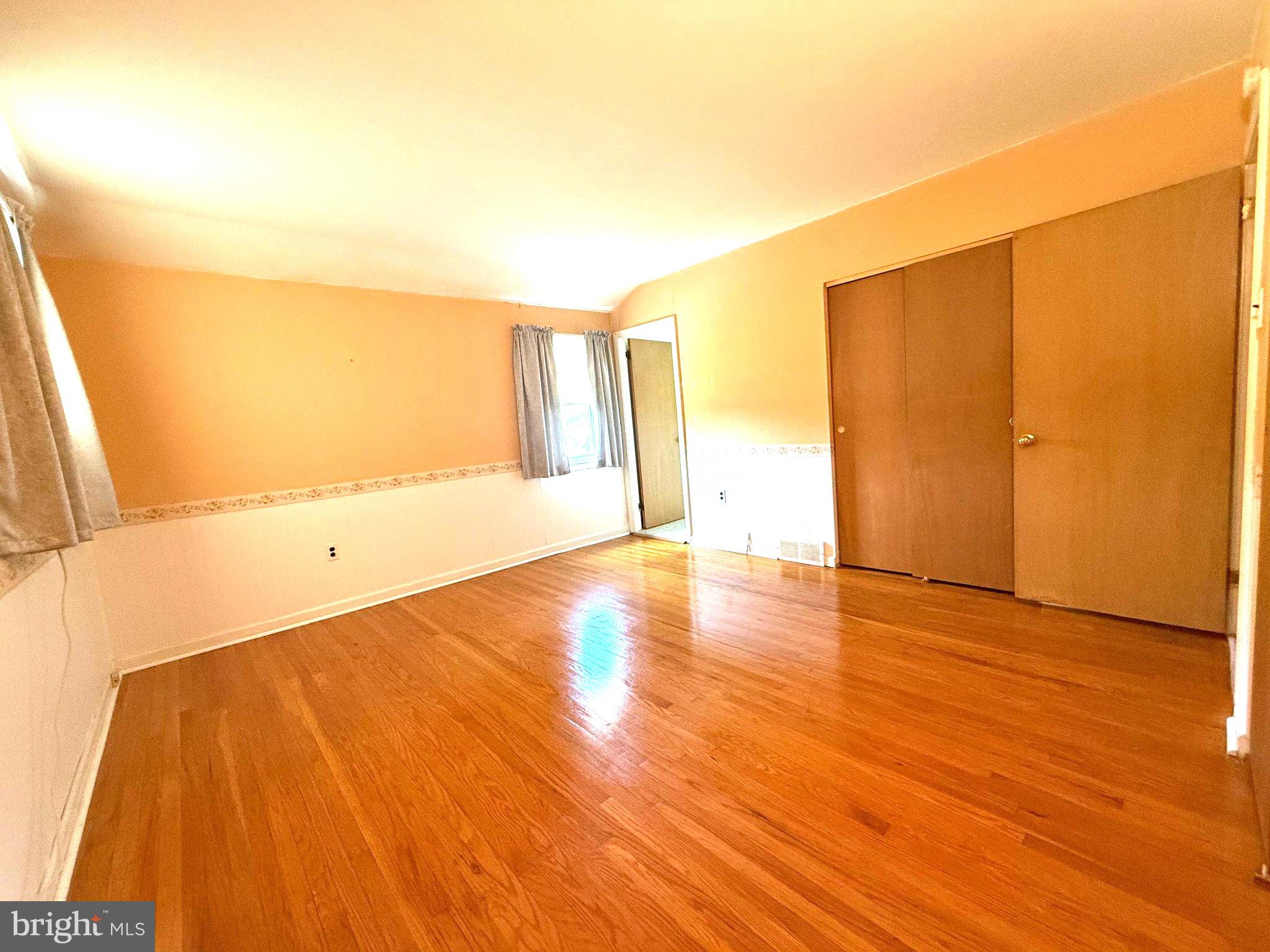 92 Arbor Road Southampton, PA 18966 - Photo 19 of 23 Spacious room with warm, inviting tones.