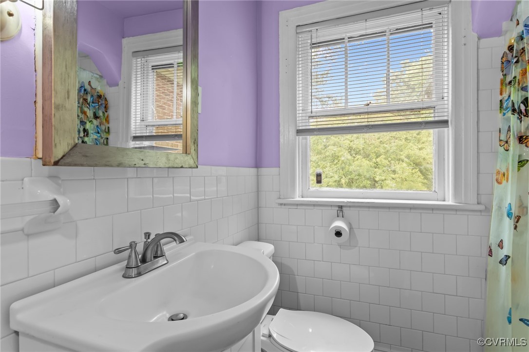 14831 Harrowgate Road Chester, VA 23831 - Photo 12 of 33 a bathroom with a sink a toilet and a window
