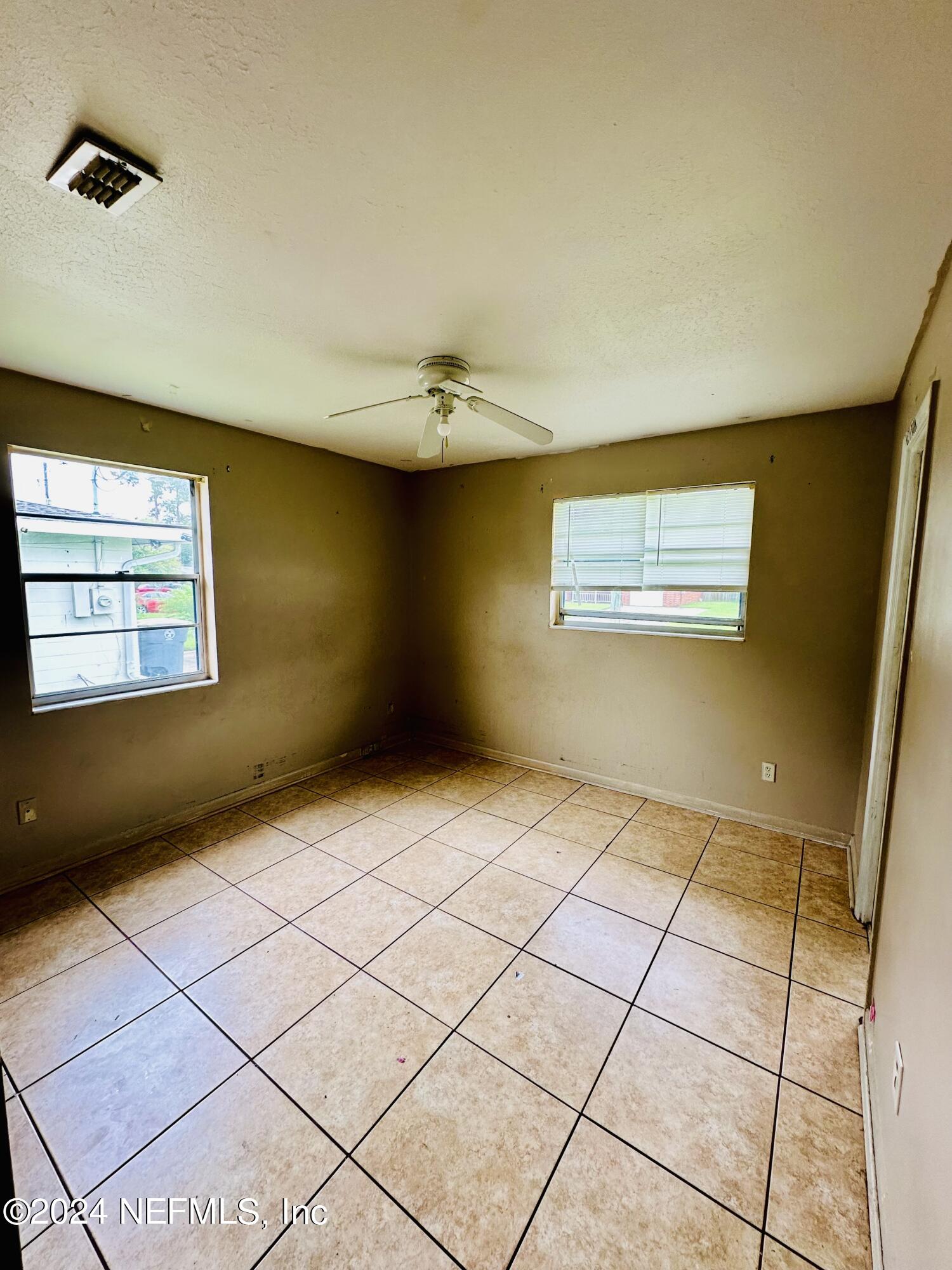 5521 Sabena Road Jacksonville, FL 32207 - Photo 12 of 13 a view of an empty room and window