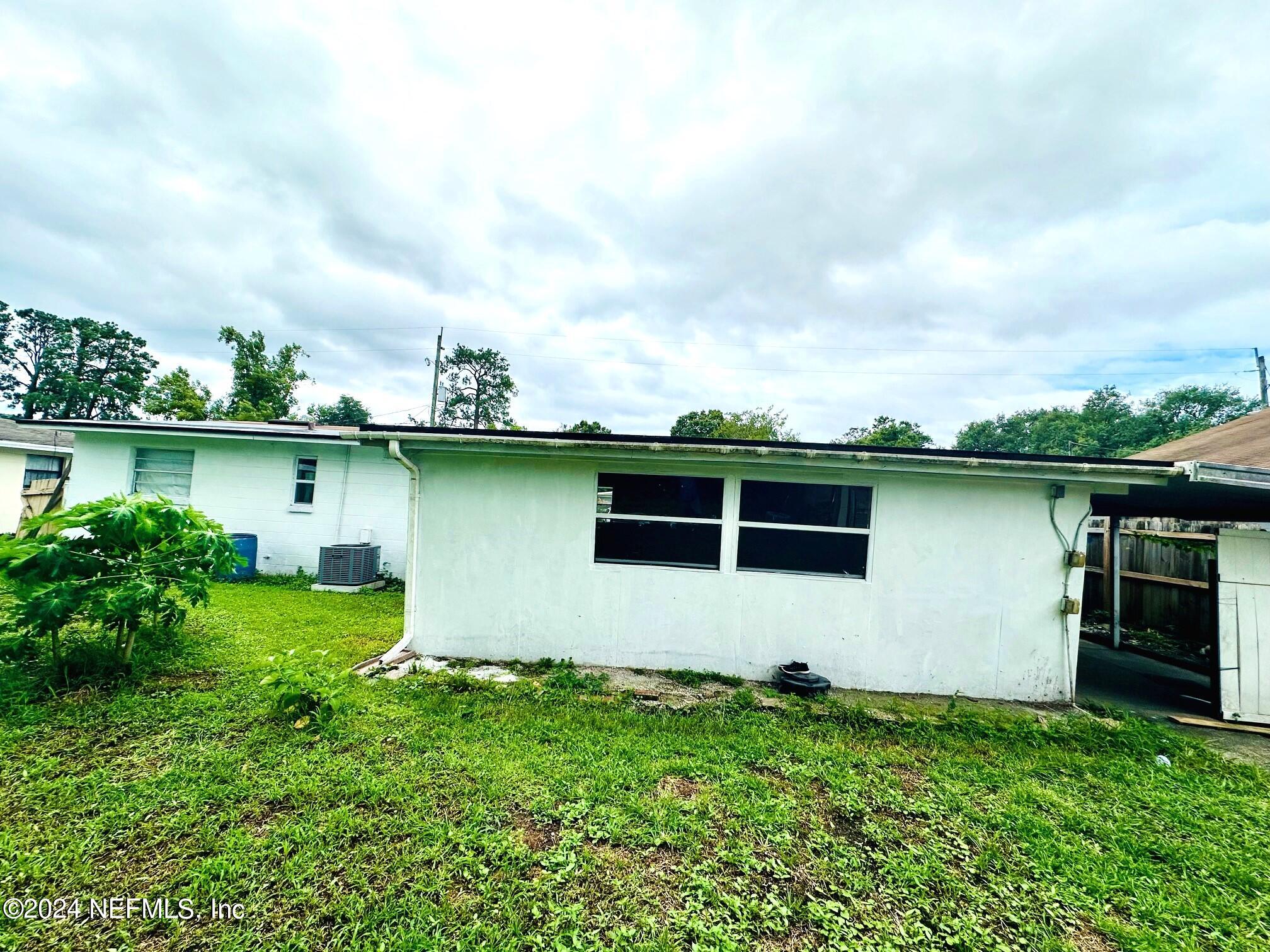 5521 Sabena Road Jacksonville, FL 32207 - Photo 5 of 13 an aerial view of house with yard