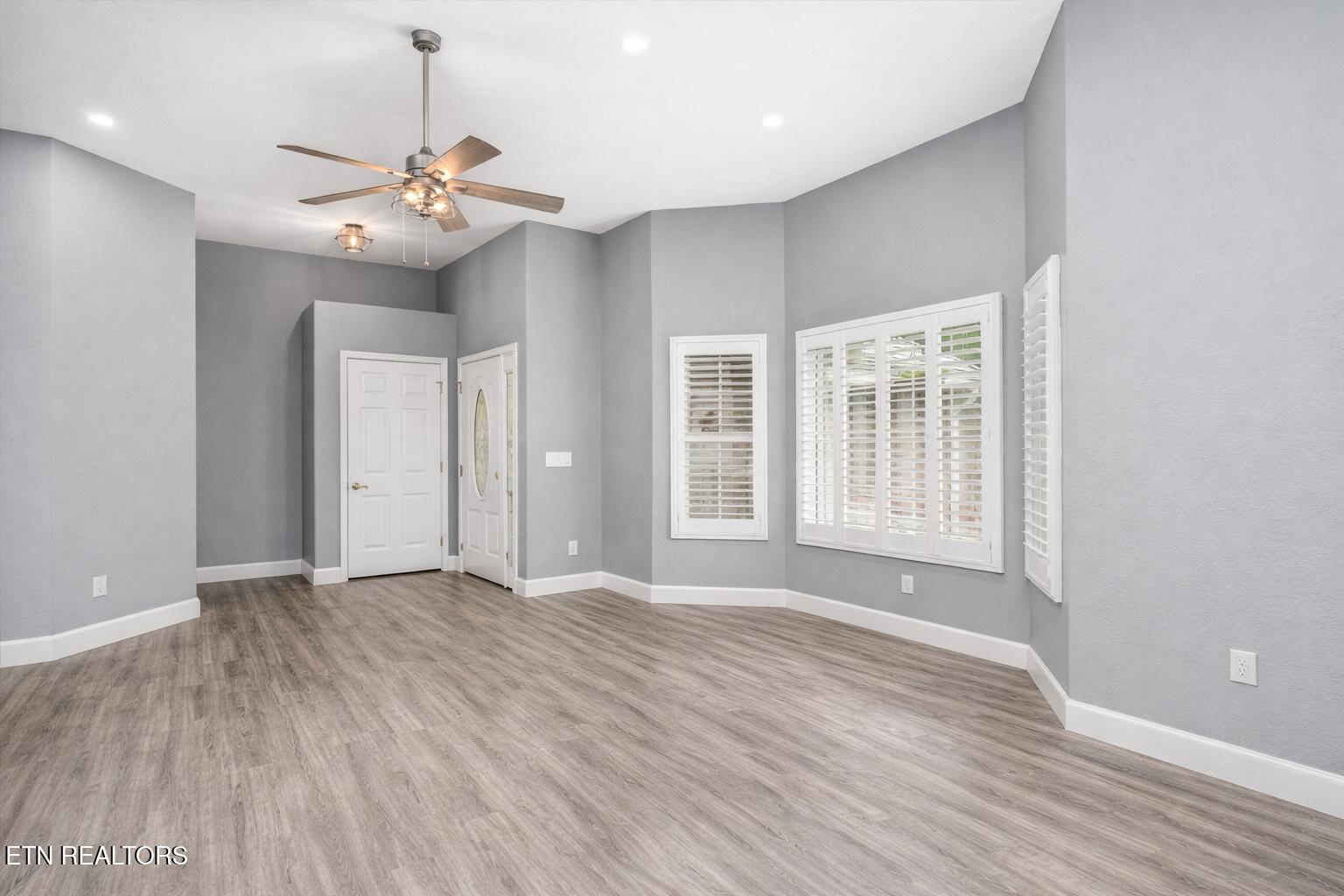 260 Rotherham Drive Crossville, TN 38558 - Photo 7 of 55 Bright and spacious living room