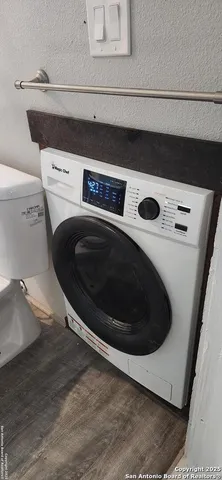 a close up view of washer and dryer