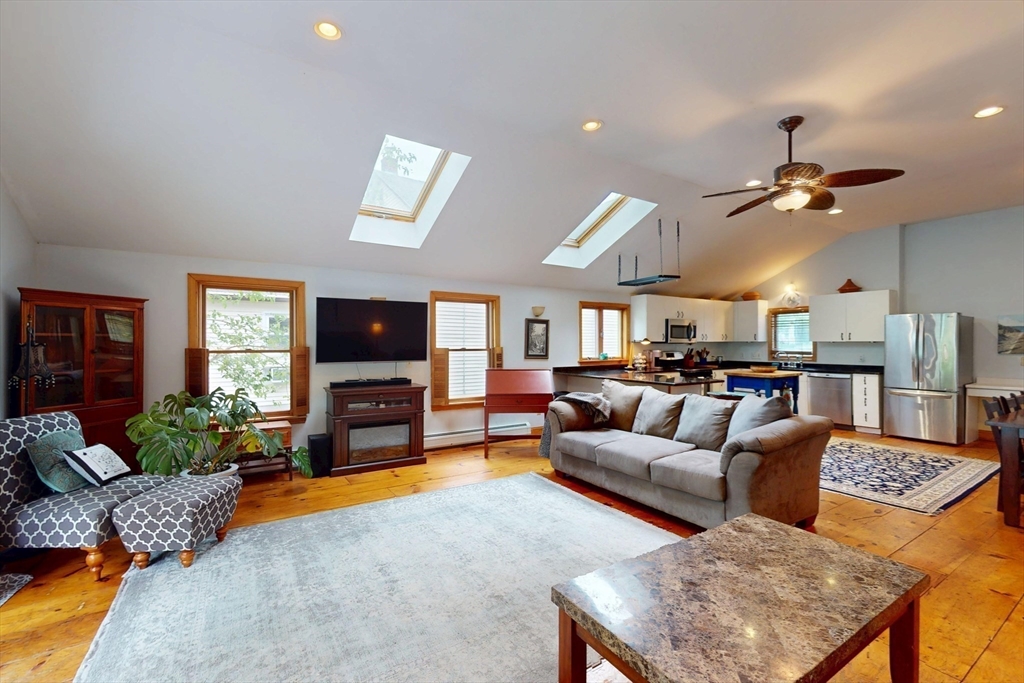 42 Water Street Northampton, MA 01053 - Photo 8 of 35
