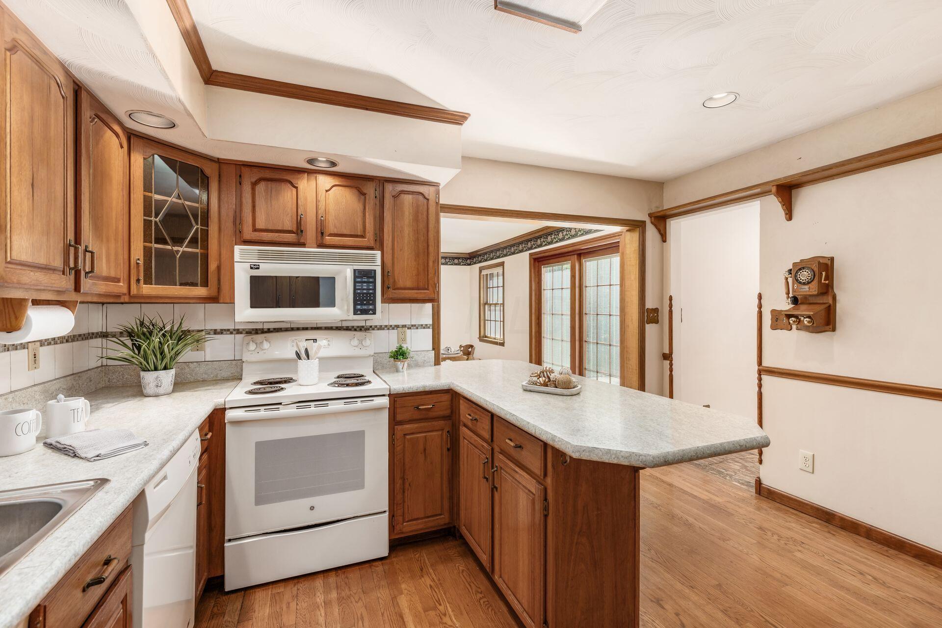 4373 Freshwater Road Delaware, OH 43015 - Photo 9 of 41 KITCHEN VIEW TO DINING ROOM
