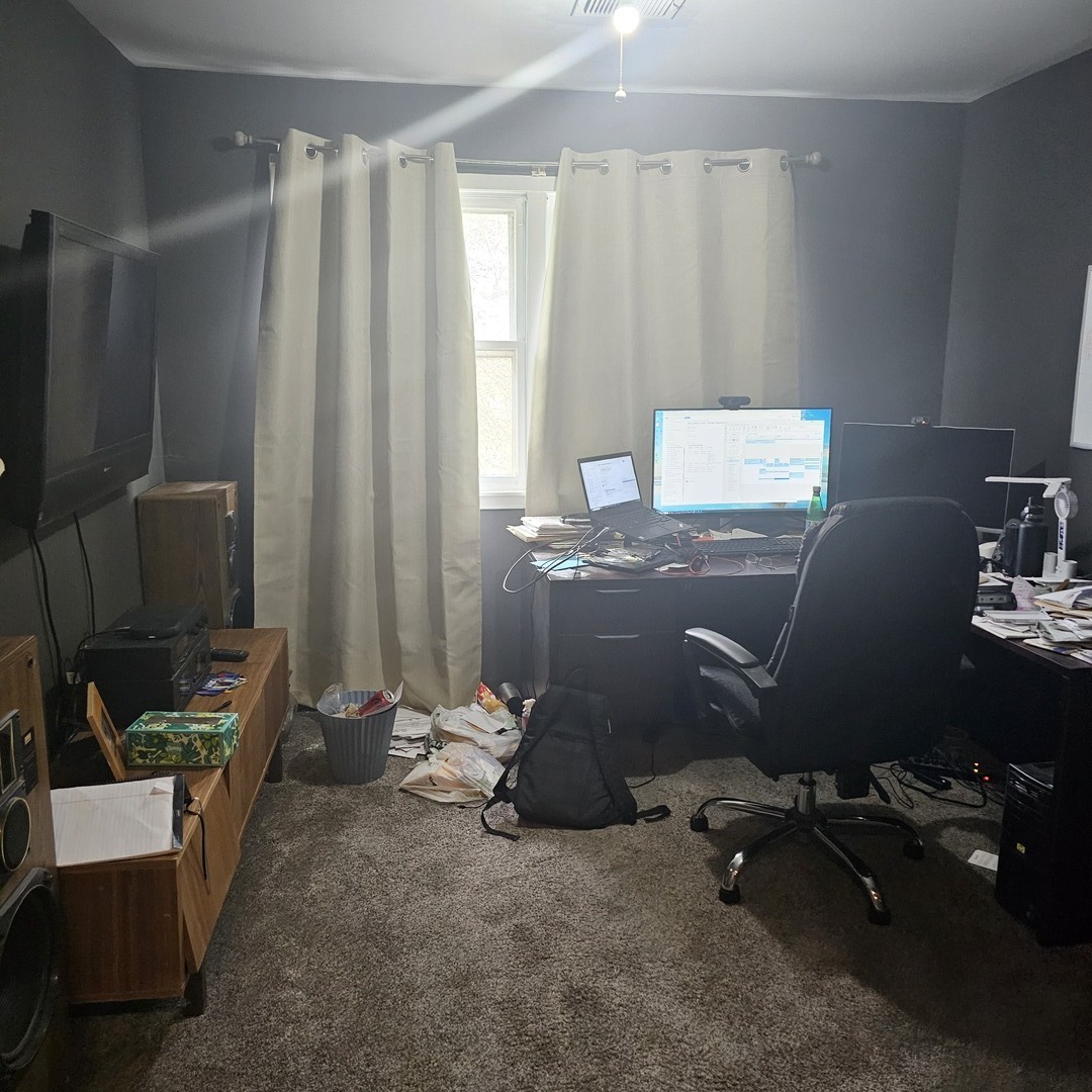 128 Essex Road Elk Grove Village, IL 60007 - Photo 15 of 18 a workspace with furniture and a window