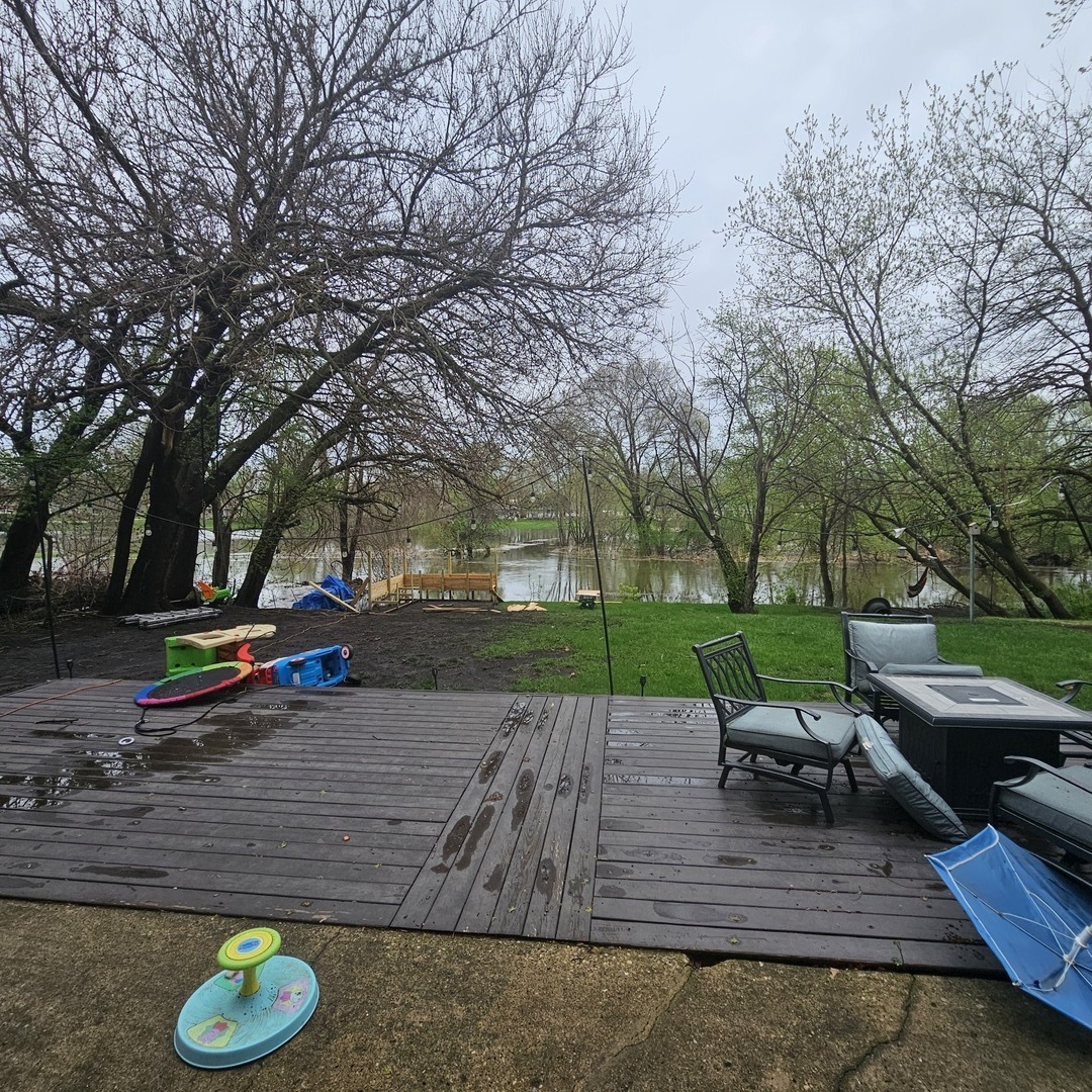 128 Essex Road Elk Grove Village, IL 60007 - Photo 17 of 18 a view of a park with chairs
