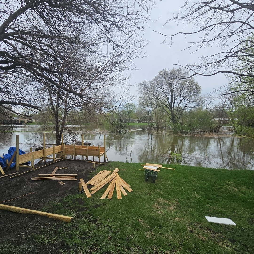 128 Essex Road Elk Grove Village, IL 60007 - Photo 18 of 18 a view of a backyard