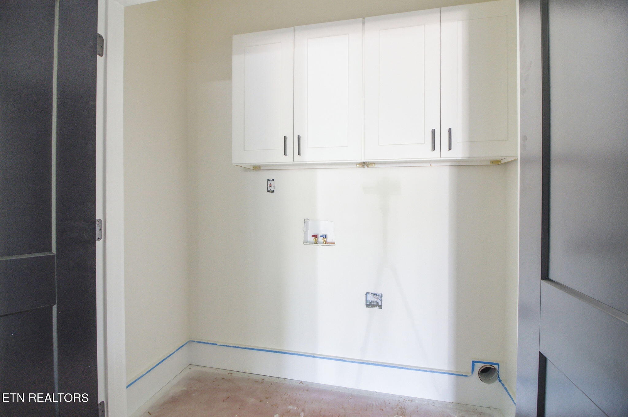 467 Laurel Road Clinton, TN 37716 - Photo 20 of 32 467 Laurel Rd_Laundry Area