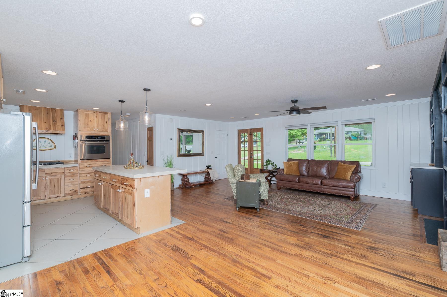 508 Forest Drive Landrum, SC 29356 - Photo 6 of 48