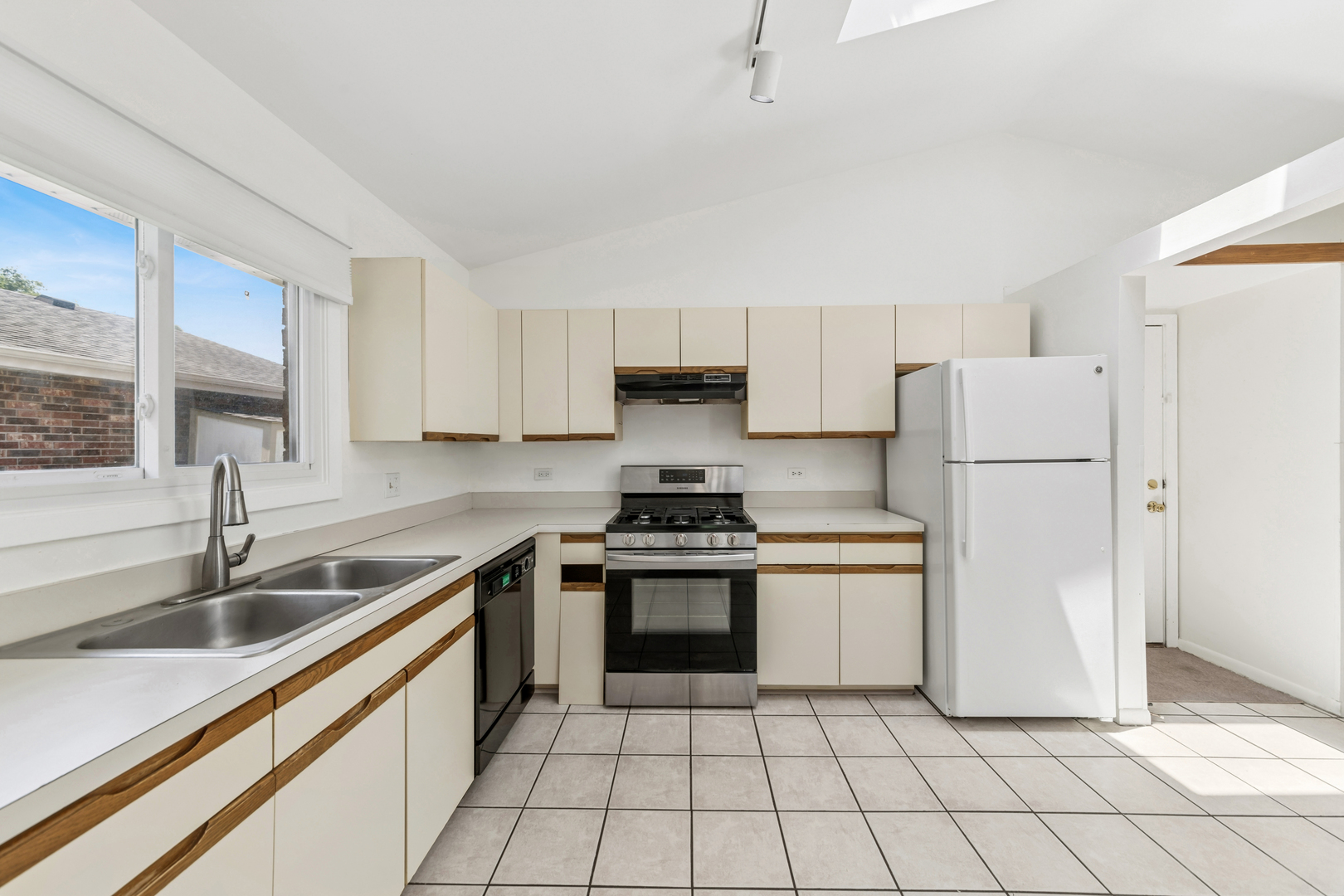 9 Morningside Drive, Unit 9 Roselle, IL 60172 - Photo 7 of 20