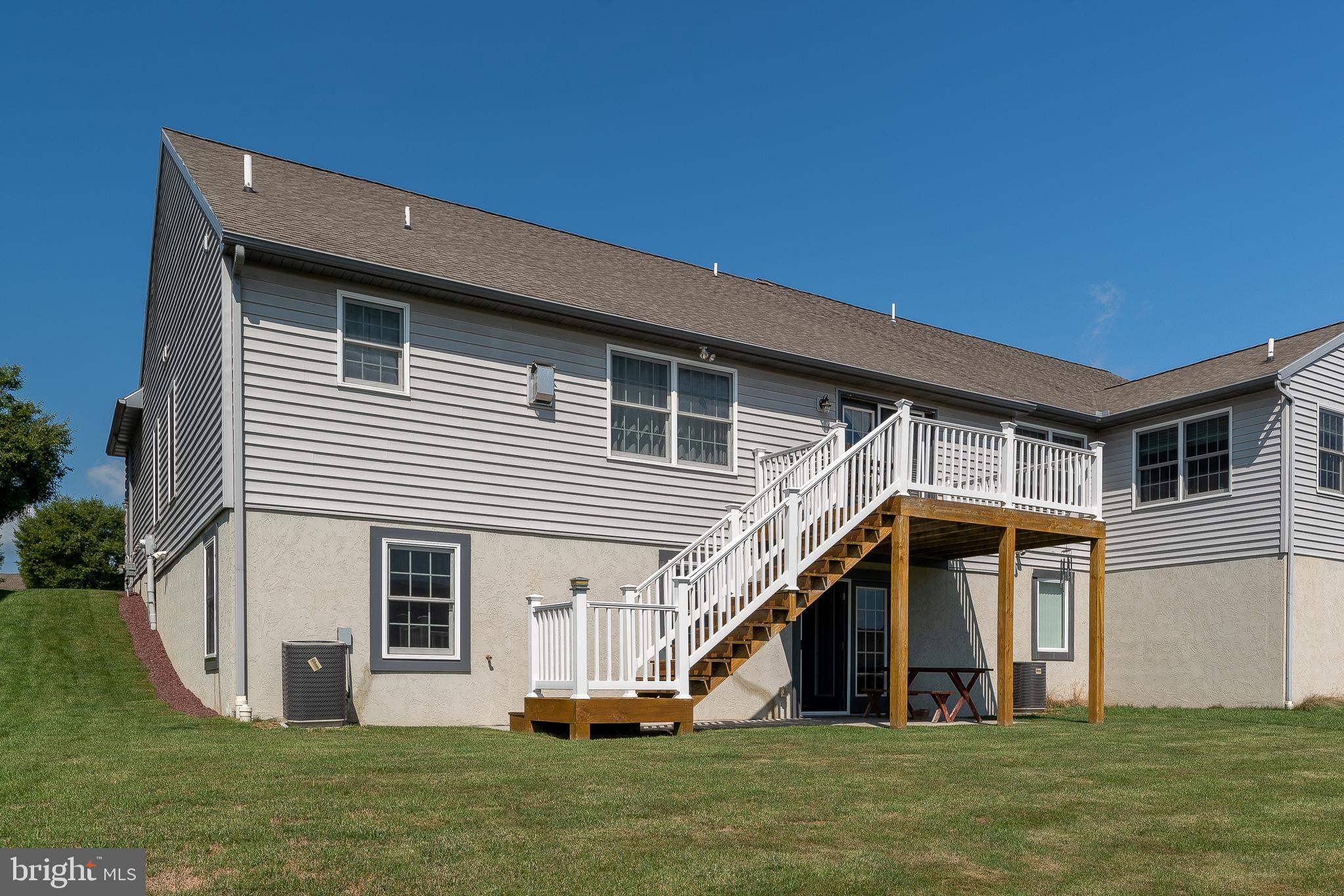 750 Heather Ridge Manheim, PA 17545 - Photo 3 of 29