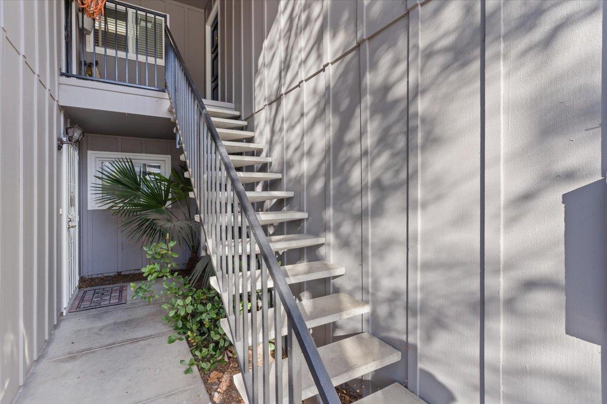 1123 Reed Avenue, Unit D Sunnyvale, CA 94086 - Photo 4 of 23 Gallery Image 4