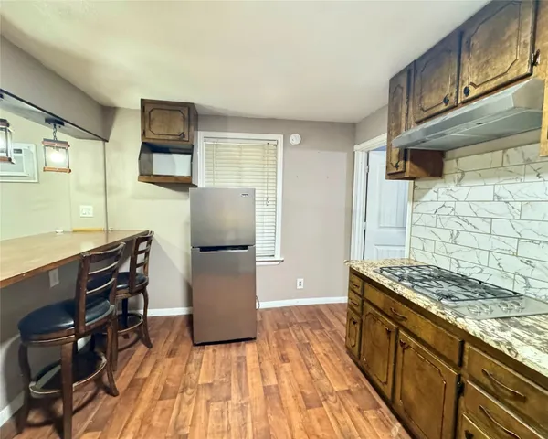 $1,500 | 403 Clear Lake Road, Highlands, TX 77562