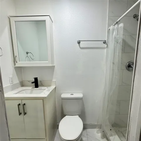 $1,500 | 403 Clear Lake Road, Highlands, TX 77562