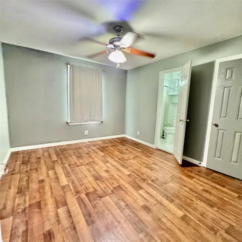 $1,500 | 403 Clear Lake Road, Highlands, TX 77562