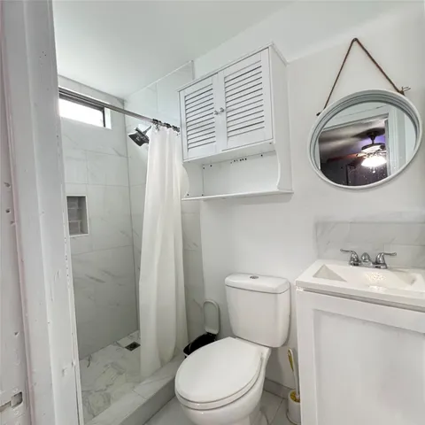 $1,500 | 403 Clear Lake Road, Highlands, TX 77562